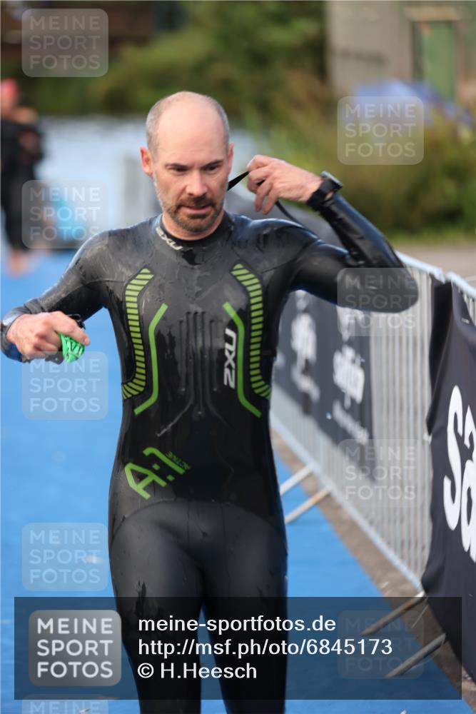 25.08.2024 - Elbe Triathlon Hamburg H.Heesch http://msf.ph/oto/6845173 25.08.2024 08:47:26 Schwimmen 119, 122, 125, 130, 137, 165, 181, 185, 193, 194 meine-sportfotos.de