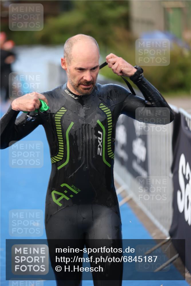 25.08.2024 - Elbe Triathlon Hamburg H.Heesch http://msf.ph/oto/6845187 25.08.2024 08:47:26 Schwimmen 119, 122, 125, 130, 137, 165, 181, 185, 193, 194 meine-sportfotos.de