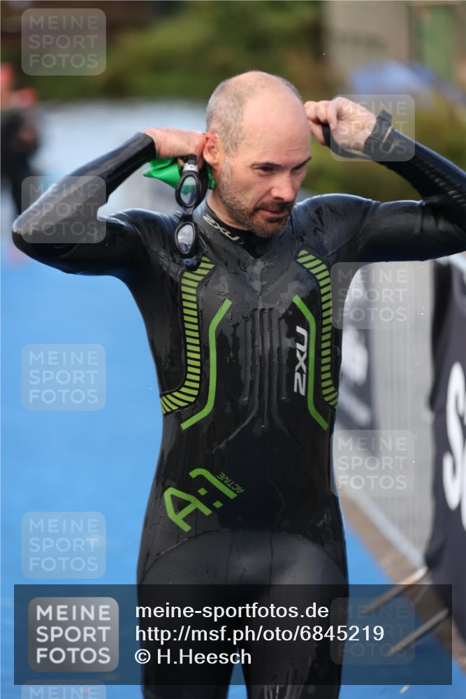 25.08.2024 - Elbe Triathlon Hamburg H.Heesch http://msf.ph/oto/6845219 25.08.2024 08:47:27 Schwimmen 119, 122, 125, 130, 137, 144, 165, 181, 185, 193, 194 meine-sportfotos.de