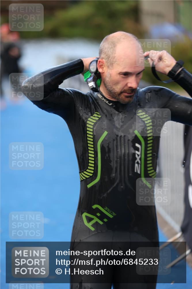 25.08.2024 - Elbe Triathlon Hamburg H.Heesch http://msf.ph/oto/6845233 25.08.2024 08:47:27 Schwimmen 119, 122, 125, 130, 137, 144, 165, 181, 185, 193, 194 meine-sportfotos.de