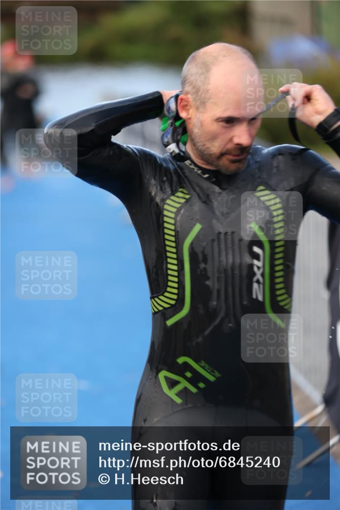 25.08.2024 - Elbe Triathlon Hamburg H.Heesch http://msf.ph/oto/6845240 25.08.2024 08:47:27 Schwimmen 119, 122, 125, 130, 137, 144, 165, 181, 185, 193, 194 meine-sportfotos.de