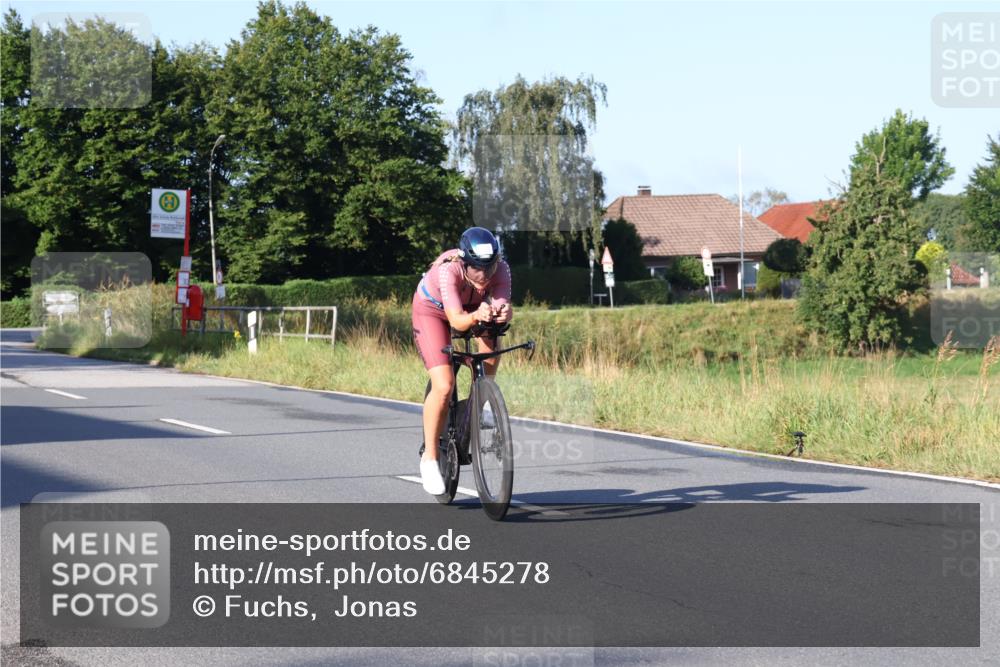 25.08.2024 - Elbe Triathlon Hamburg Fuchs,  Jonas http://msf.ph/oto/6845278 25.08.2024 09:06:11 Radfahren 139 meine-sportfotos.de