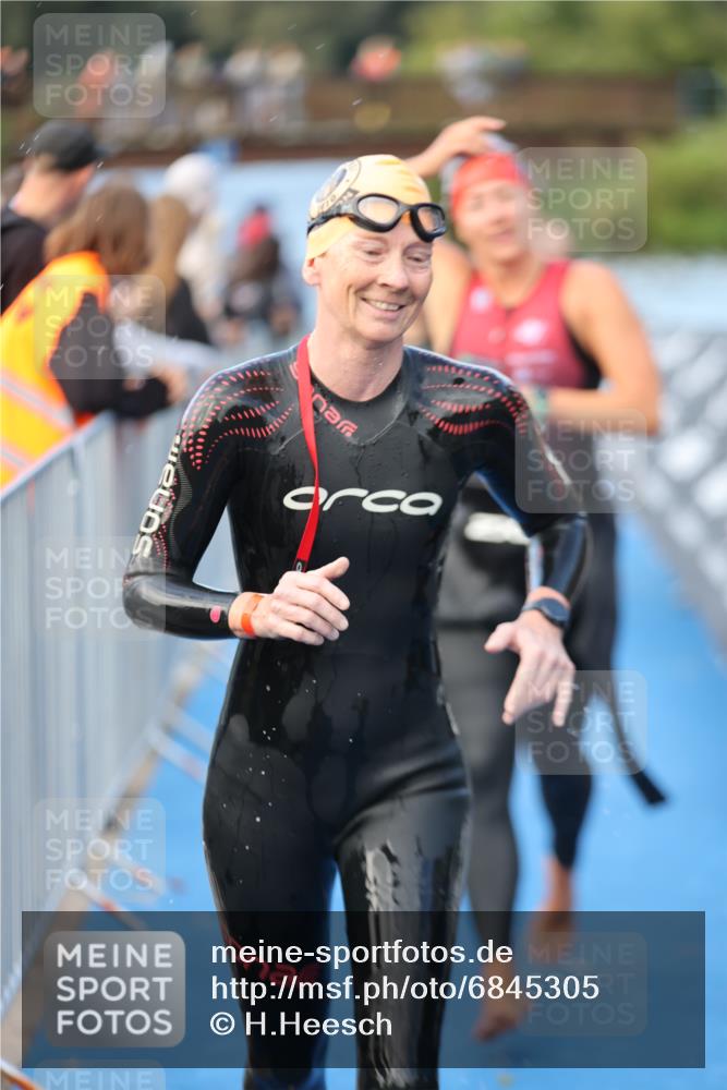 25.08.2024 - Elbe Triathlon Hamburg H.Heesch http://msf.ph/oto/6845305 25.08.2024 08:47:32 Schwimmen 119, 122, 130, 137, 144, 165, 181, 185, 193, 194 meine-sportfotos.de