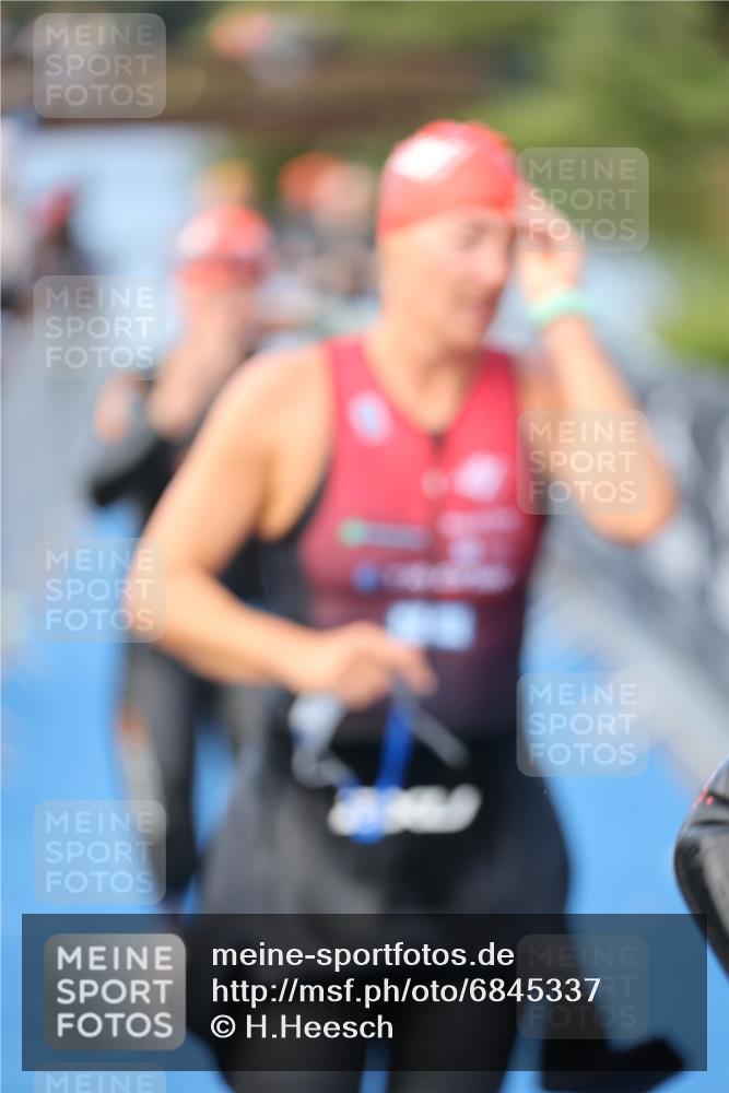 25.08.2024 - Elbe Triathlon Hamburg H.Heesch http://msf.ph/oto/6845337 25.08.2024 08:47:33 Schwimmen 119, 122, 130, 136, 137, 144, 165, 181, 185, 193, 194 meine-sportfotos.de