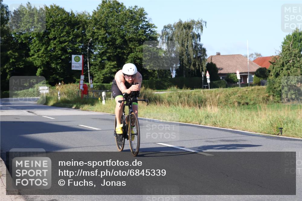 25.08.2024 - Elbe Triathlon Hamburg Fuchs,  Jonas http://msf.ph/oto/6845339 25.08.2024 09:06:30 Radfahren 38, 40 meine-sportfotos.de