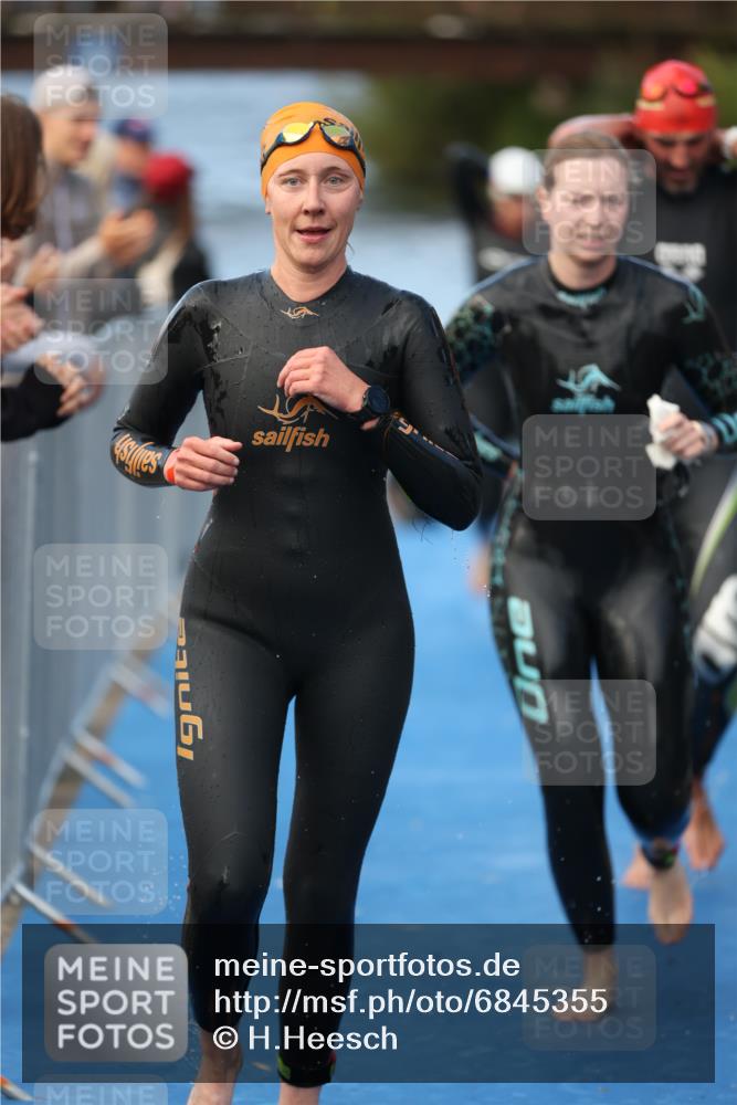 25.08.2024 - Elbe Triathlon Hamburg H.Heesch http://msf.ph/oto/6845355 25.08.2024 08:47:37 Schwimmen 119, 122, 130, 136, 137, 144, 165, 181, 185, 193, 194 meine-sportfotos.de