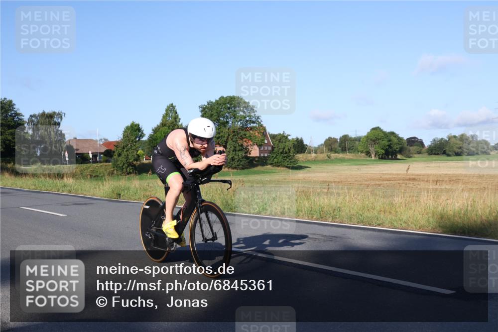 25.08.2024 - Elbe Triathlon Hamburg Fuchs,  Jonas http://msf.ph/oto/6845361 25.08.2024 09:06:30 Radfahren 38, 40 meine-sportfotos.de