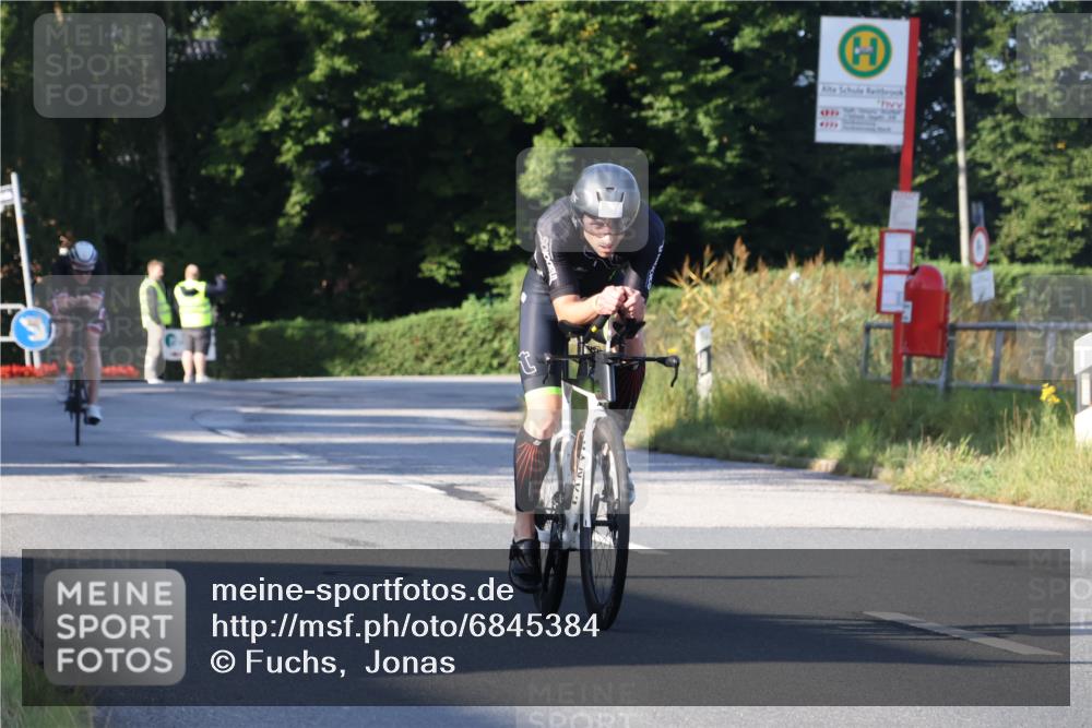 25.08.2024 - Elbe Triathlon Hamburg Fuchs,  Jonas http://msf.ph/oto/6845384 25.08.2024 09:06:34 Radfahren 38, 40, 62 meine-sportfotos.de