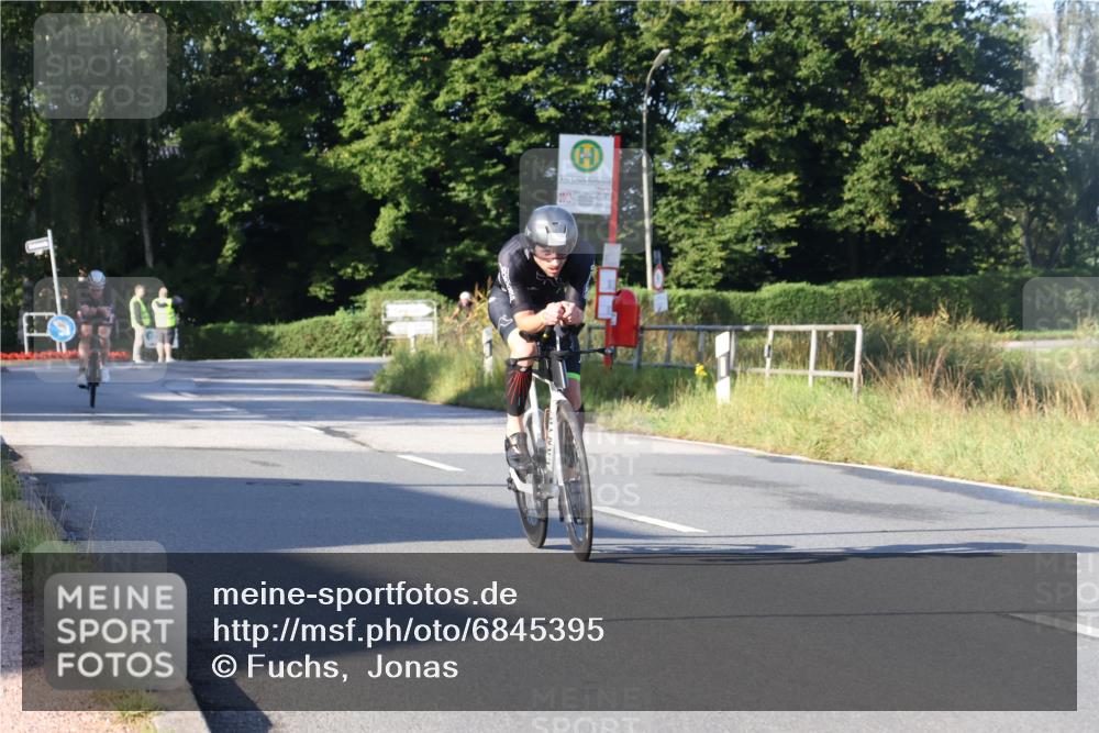 25.08.2024 - Elbe Triathlon Hamburg Fuchs,  Jonas http://msf.ph/oto/6845395 25.08.2024 09:06:34 Radfahren 38, 40, 62 meine-sportfotos.de