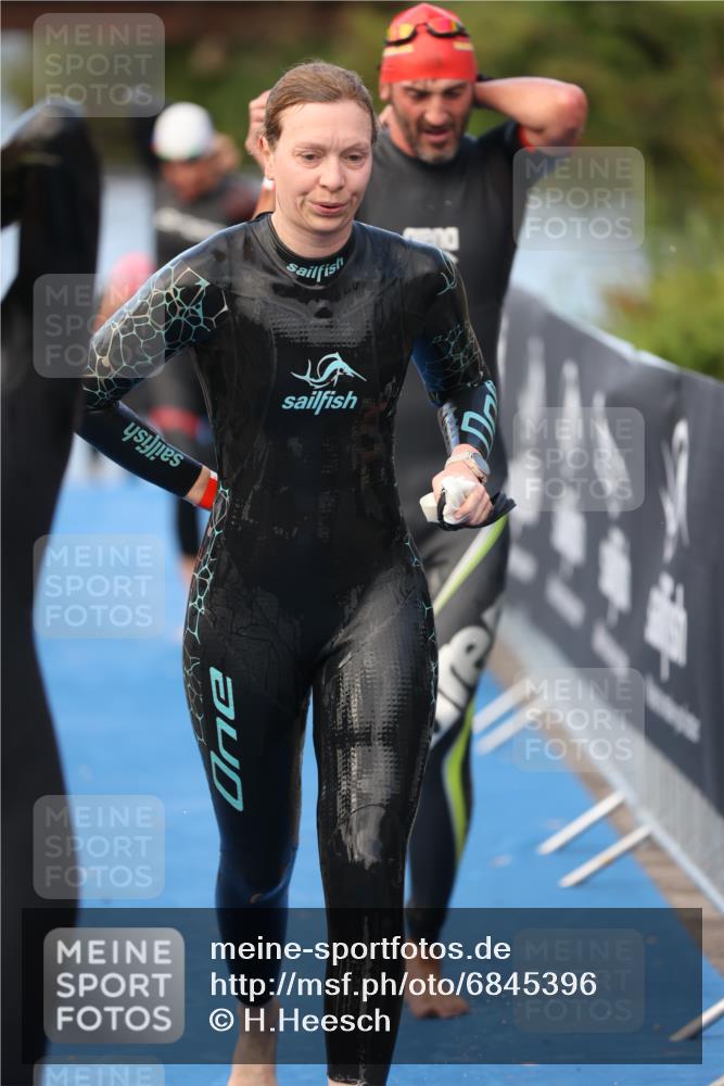 25.08.2024 - Elbe Triathlon Hamburg H.Heesch http://msf.ph/oto/6845396 25.08.2024 08:47:38 Schwimmen 119, 122, 130, 136, 137, 144, 165, 181, 185, 194 meine-sportfotos.de