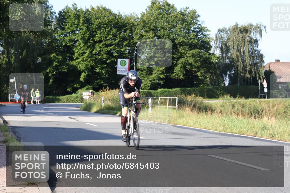 25.08.2024 - Elbe Triathlon Hamburg Fuchs,  Jonas http://msf.ph/oto/6845403 25.08.2024 09:06:35 Radfahren 38, 40, 62 meine-sportfotos.de