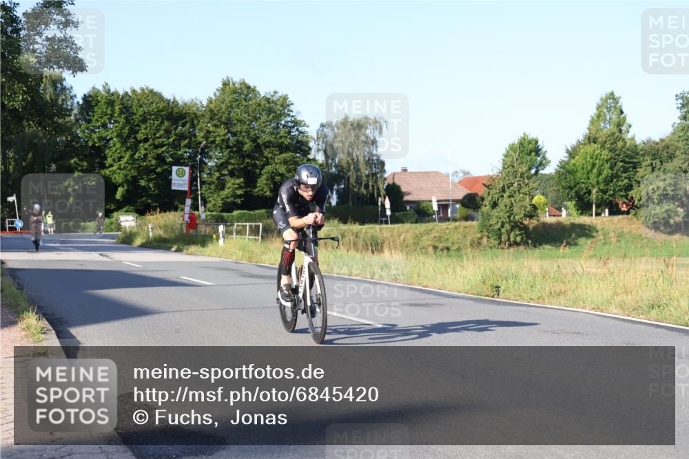25.08.2024 - Elbe Triathlon Hamburg Fuchs,  Jonas http://msf.ph/oto/6845420 25.08.2024 09:06:35 Radfahren 38, 40, 62 meine-sportfotos.de