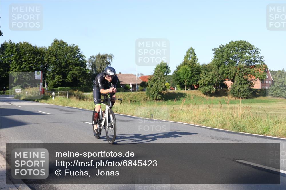 25.08.2024 - Elbe Triathlon Hamburg Fuchs,  Jonas http://msf.ph/oto/6845423 25.08.2024 09:06:35 Radfahren 38, 40, 62 meine-sportfotos.de