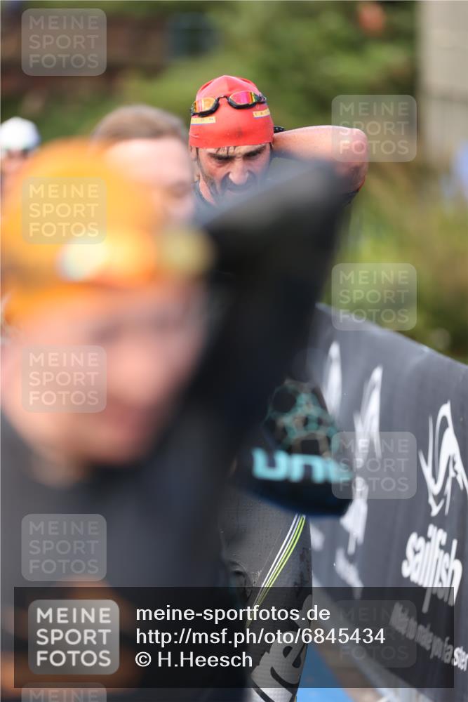 25.08.2024 - Elbe Triathlon Hamburg H.Heesch http://msf.ph/oto/6845434 25.08.2024 08:47:39 Schwimmen 119, 122, 130, 136, 137, 144, 165, 181, 185, 194 meine-sportfotos.de