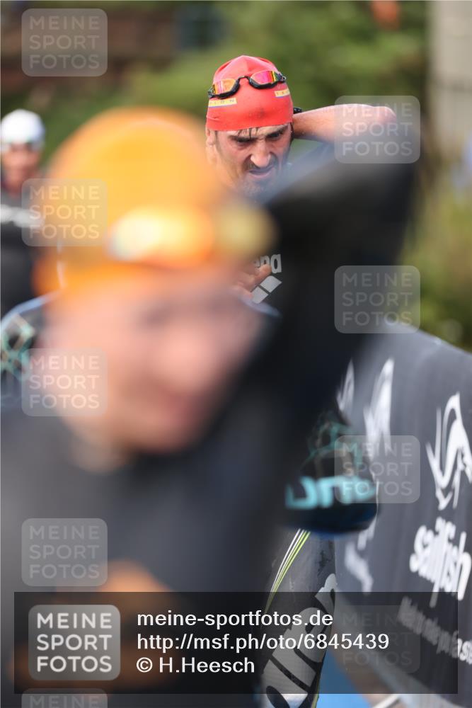 25.08.2024 - Elbe Triathlon Hamburg H.Heesch http://msf.ph/oto/6845439 25.08.2024 08:47:39 Schwimmen 119, 122, 130, 136, 137, 144, 165, 181, 185, 194 meine-sportfotos.de