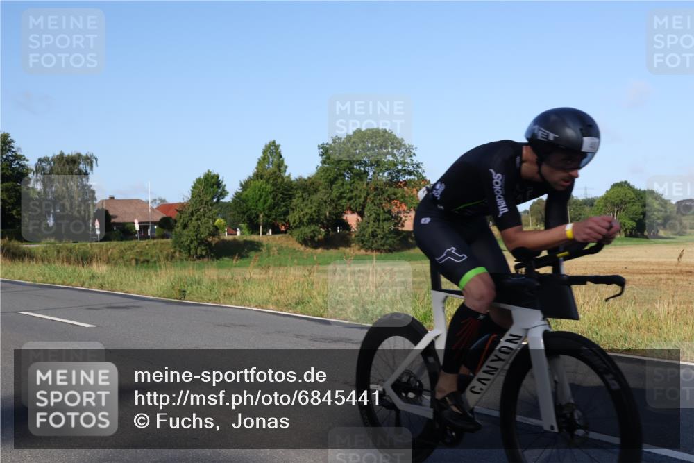 25.08.2024 - Elbe Triathlon Hamburg Fuchs,  Jonas http://msf.ph/oto/6845441 25.08.2024 09:06:36 Radfahren 40, 62, 172 meine-sportfotos.de