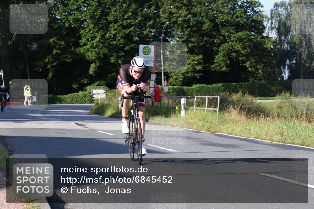 25.08.2024 - Elbe Triathlon Hamburg Fuchs,  Jonas http://msf.ph/oto/6845452 25.08.2024 09:06:38 Radfahren 40, 62, 172 meine-sportfotos.de