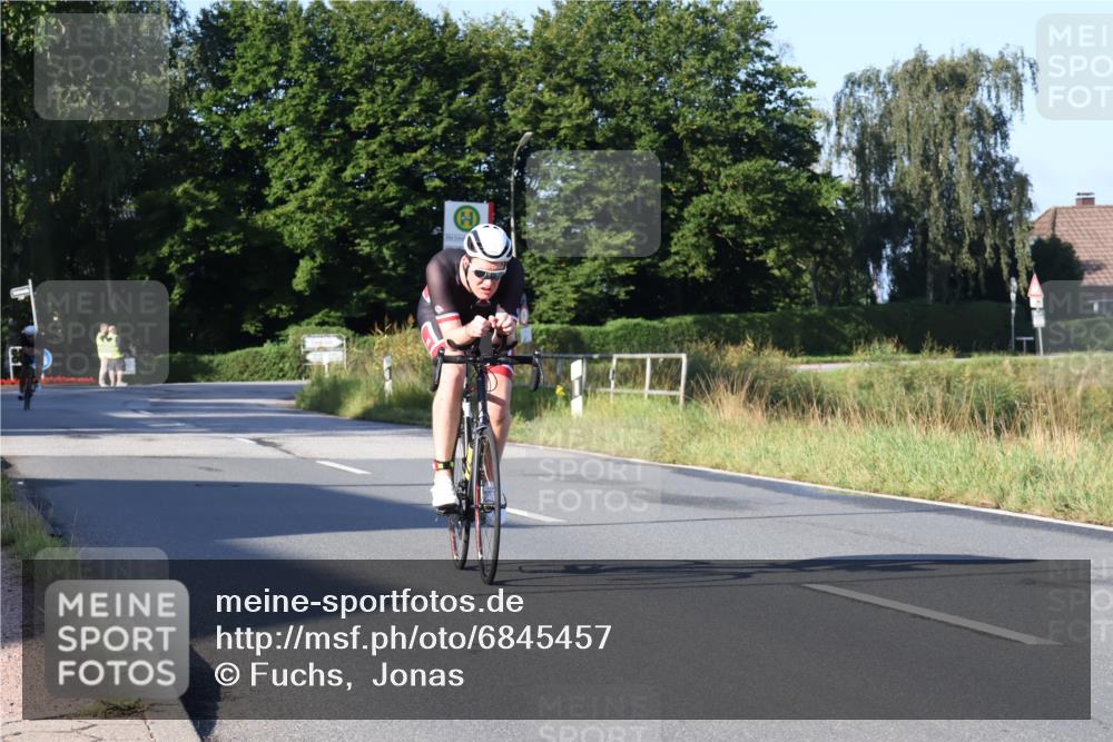25.08.2024 - Elbe Triathlon Hamburg Fuchs,  Jonas http://msf.ph/oto/6845457 25.08.2024 09:06:38 Radfahren 40, 62, 172 meine-sportfotos.de