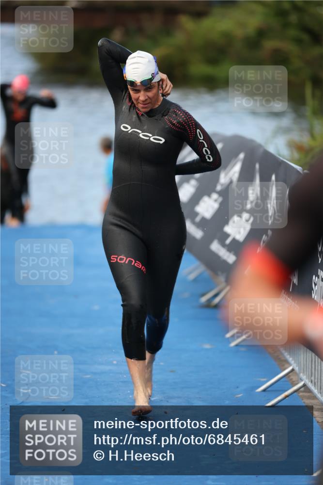 25.08.2024 - Elbe Triathlon Hamburg H.Heesch http://msf.ph/oto/6845461 25.08.2024 08:47:41 Schwimmen 119, 122, 130, 136, 137, 144, 165, 181, 185, 194 meine-sportfotos.de