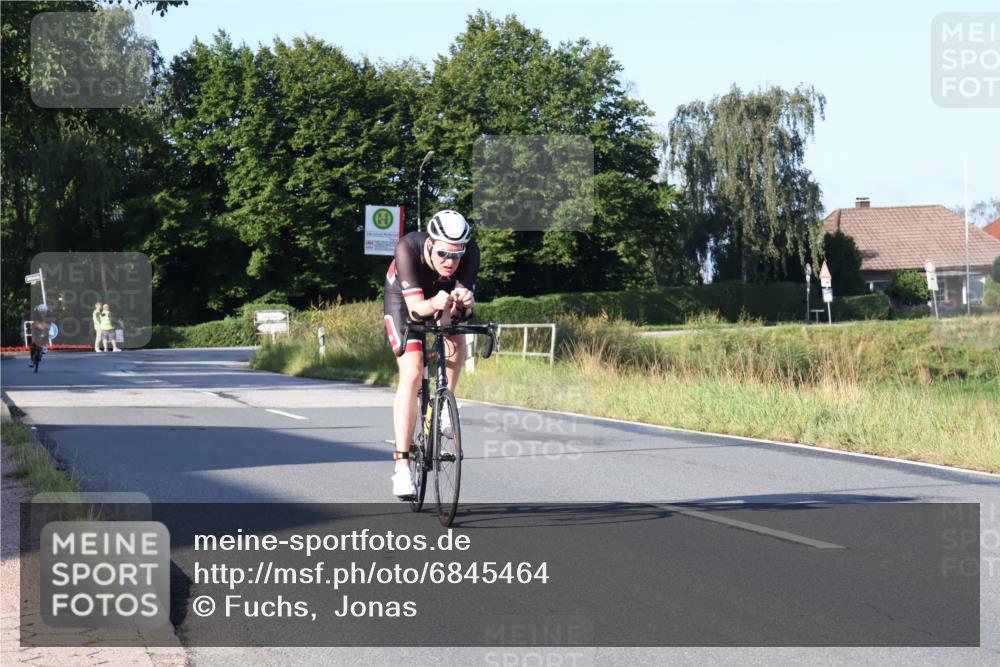 25.08.2024 - Elbe Triathlon Hamburg Fuchs,  Jonas http://msf.ph/oto/6845464 25.08.2024 09:06:38 Radfahren 40, 62, 172 meine-sportfotos.de