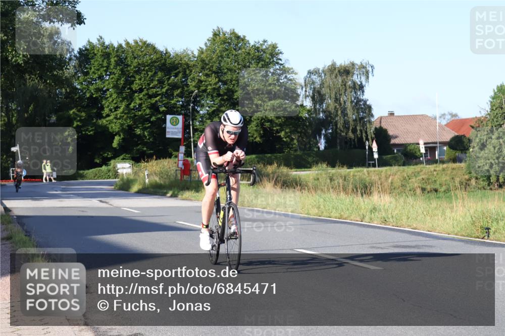 25.08.2024 - Elbe Triathlon Hamburg Fuchs,  Jonas http://msf.ph/oto/6845471 25.08.2024 09:06:38 Radfahren 40, 62, 172 meine-sportfotos.de