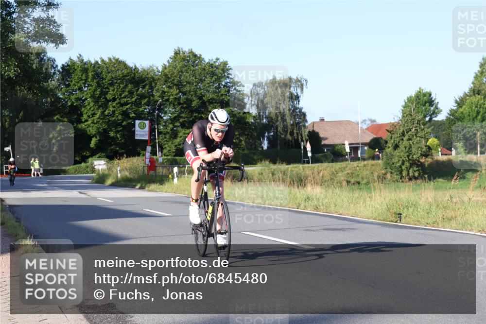 25.08.2024 - Elbe Triathlon Hamburg Fuchs,  Jonas http://msf.ph/oto/6845480 25.08.2024 09:06:38 Radfahren 40, 62, 172 meine-sportfotos.de