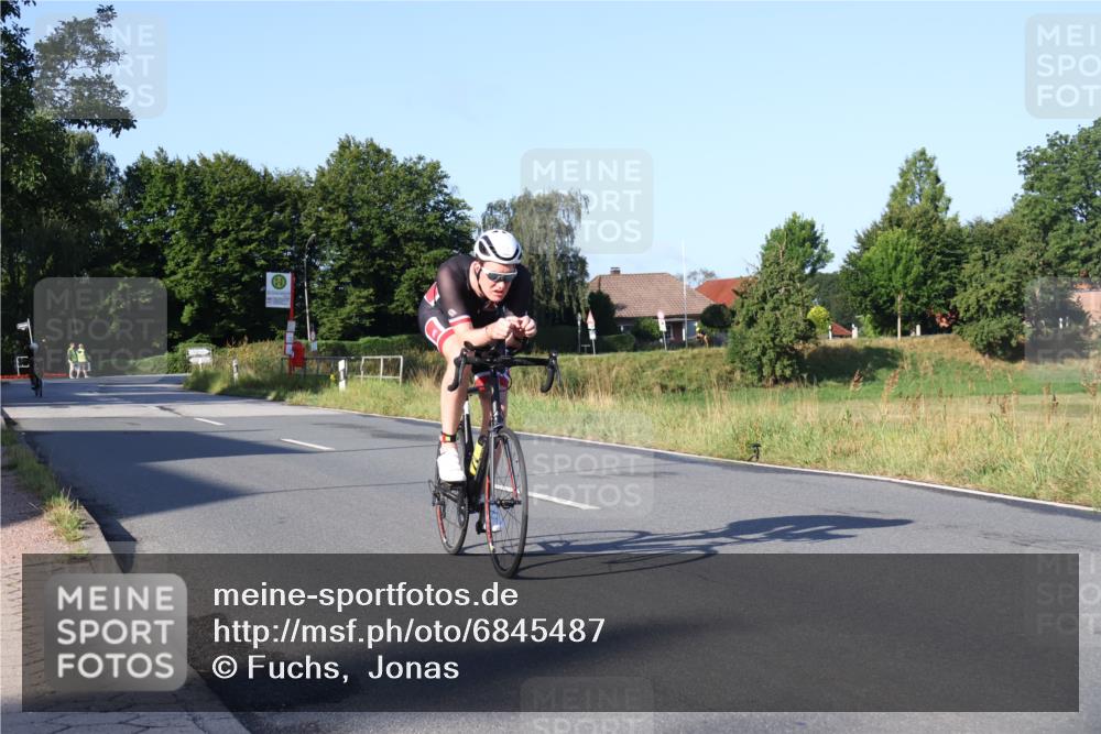 25.08.2024 - Elbe Triathlon Hamburg Fuchs,  Jonas http://msf.ph/oto/6845487 25.08.2024 09:06:39 Radfahren 40, 62, 172 meine-sportfotos.de