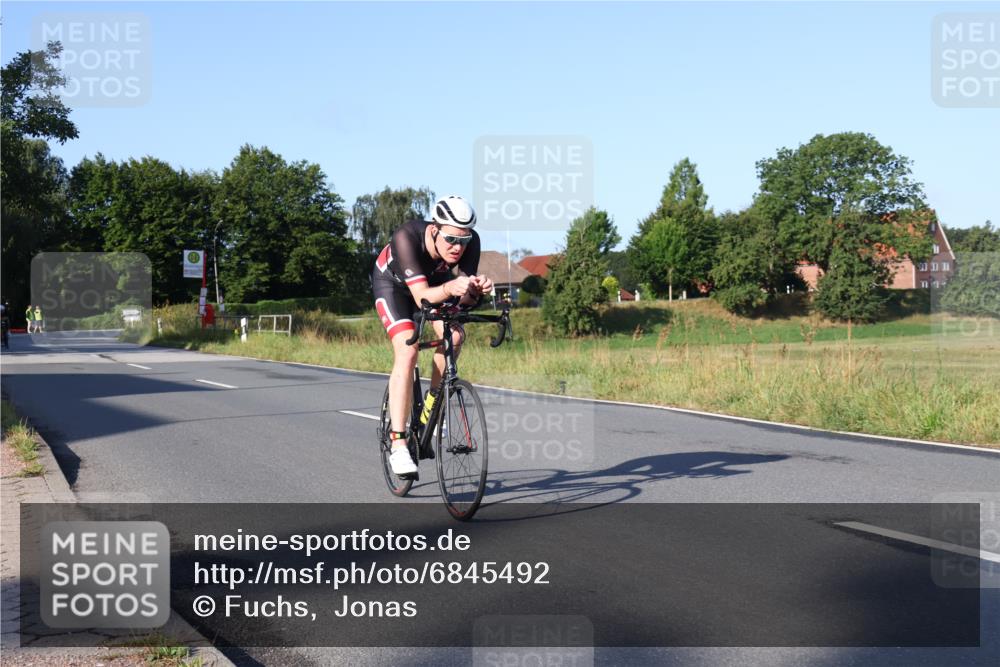 25.08.2024 - Elbe Triathlon Hamburg Fuchs,  Jonas http://msf.ph/oto/6845492 25.08.2024 09:06:39 Radfahren 40, 62, 172 meine-sportfotos.de