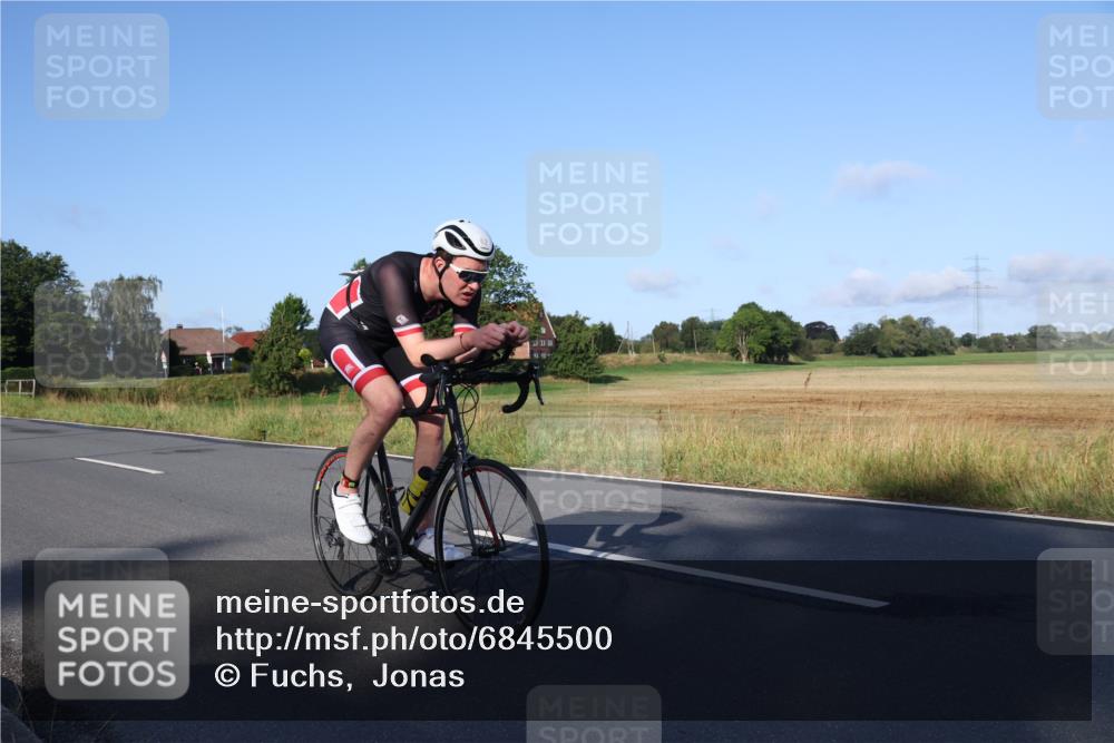 25.08.2024 - Elbe Triathlon Hamburg Fuchs,  Jonas http://msf.ph/oto/6845500 25.08.2024 09:06:39 Radfahren 40, 62, 172 meine-sportfotos.de