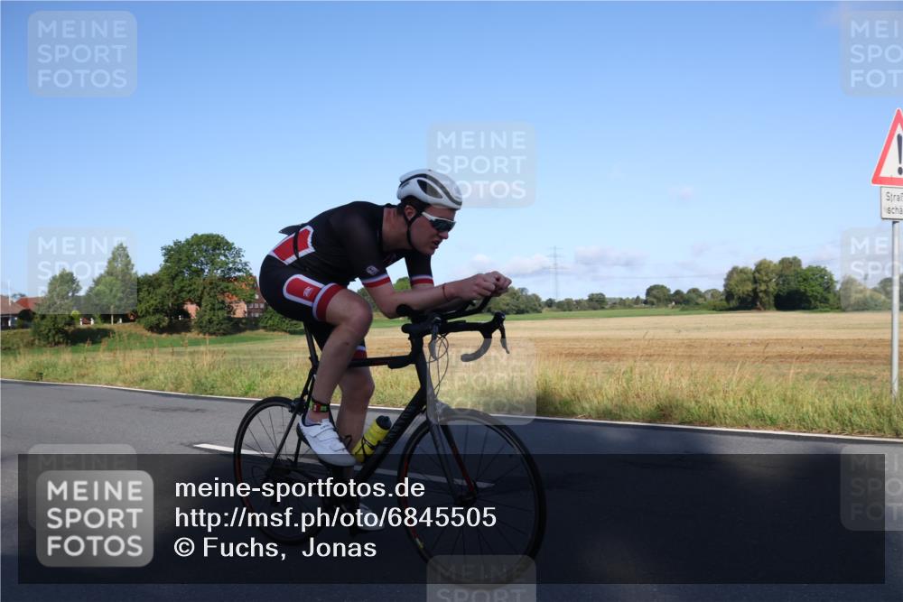 25.08.2024 - Elbe Triathlon Hamburg Fuchs,  Jonas http://msf.ph/oto/6845505 25.08.2024 09:06:39 Radfahren 40, 62, 172 meine-sportfotos.de
