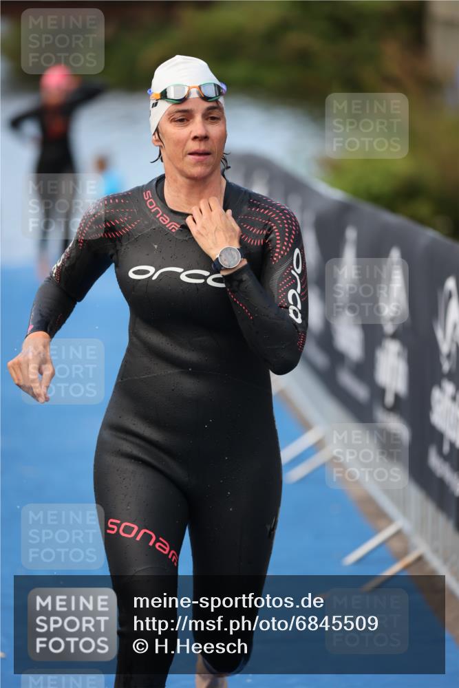 25.08.2024 - Elbe Triathlon Hamburg H.Heesch http://msf.ph/oto/6845509 25.08.2024 08:47:42 Schwimmen 119, 122, 130, 136, 137, 144, 165, 181, 185 meine-sportfotos.de