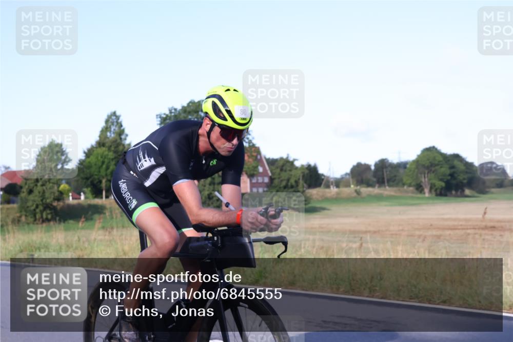 25.08.2024 - Elbe Triathlon Hamburg Fuchs,  Jonas http://msf.ph/oto/6845555 25.08.2024 09:06:51 Radfahren 80, 243, 79 meine-sportfotos.de