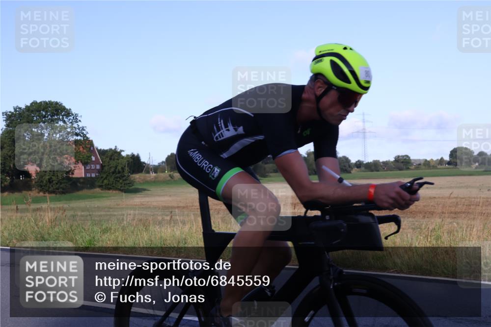 25.08.2024 - Elbe Triathlon Hamburg Fuchs,  Jonas http://msf.ph/oto/6845559 25.08.2024 09:06:51 Radfahren 80, 243, 79 meine-sportfotos.de