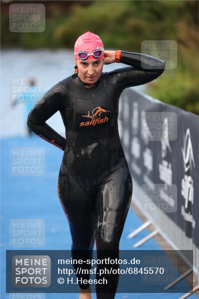 25.08.2024 - Elbe Triathlon Hamburg H.Heesch http://msf.ph/oto/6845570 25.08.2024 08:47:49 Schwimmen 119, 122, 130, 136, 137, 144, 165, 181, 185 meine-sportfotos.de