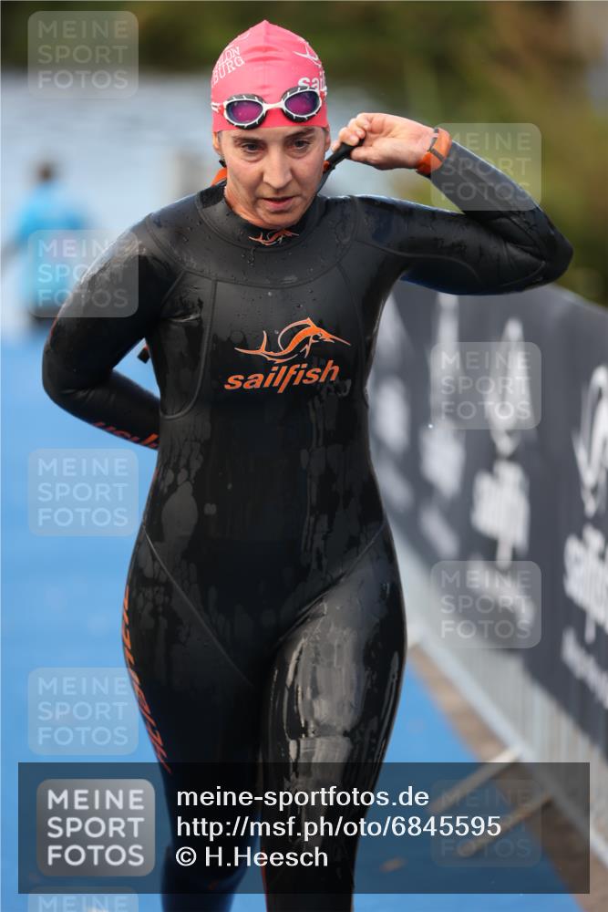 25.08.2024 - Elbe Triathlon Hamburg H.Heesch http://msf.ph/oto/6845595 25.08.2024 08:47:50 Schwimmen 119, 130, 136, 137, 144, 181, 185 meine-sportfotos.de