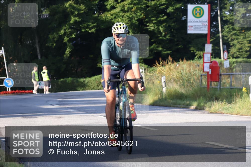 25.08.2024 - Elbe Triathlon Hamburg Fuchs,  Jonas http://msf.ph/oto/6845621 25.08.2024 09:07:00 Radfahren 243, 79, 262 meine-sportfotos.de