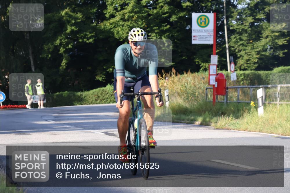 25.08.2024 - Elbe Triathlon Hamburg Fuchs,  Jonas http://msf.ph/oto/6845625 25.08.2024 09:07:00 Radfahren 243, 79, 262 meine-sportfotos.de