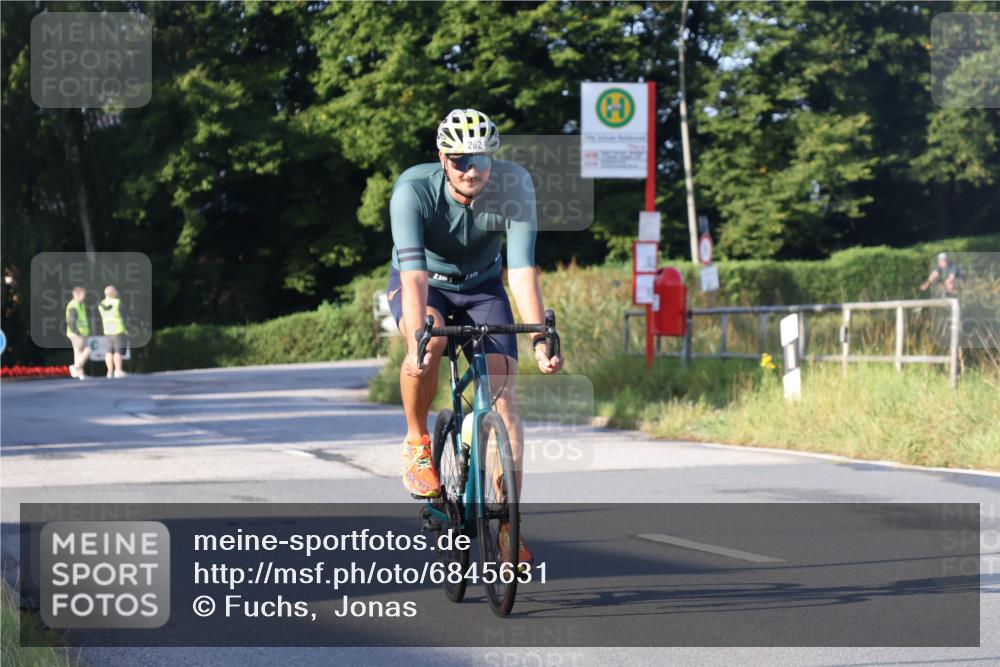 25.08.2024 - Elbe Triathlon Hamburg Fuchs,  Jonas http://msf.ph/oto/6845631 25.08.2024 09:07:01 Radfahren 243, 79, 262, 313 meine-sportfotos.de