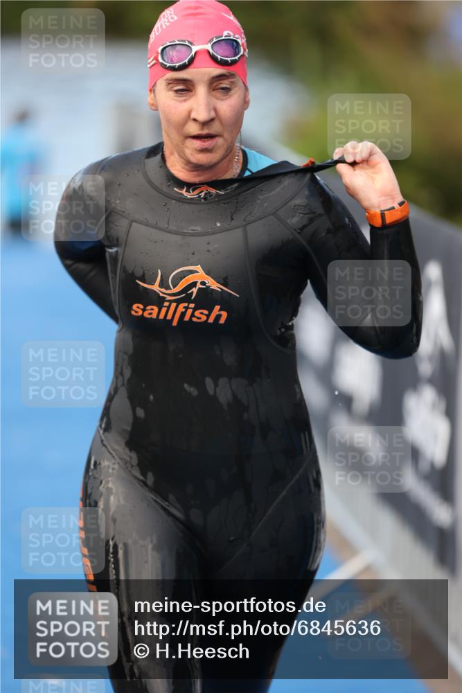 25.08.2024 - Elbe Triathlon Hamburg H.Heesch http://msf.ph/oto/6845636 25.08.2024 08:47:50 Schwimmen 119, 130, 136, 137, 144, 181, 185 meine-sportfotos.de