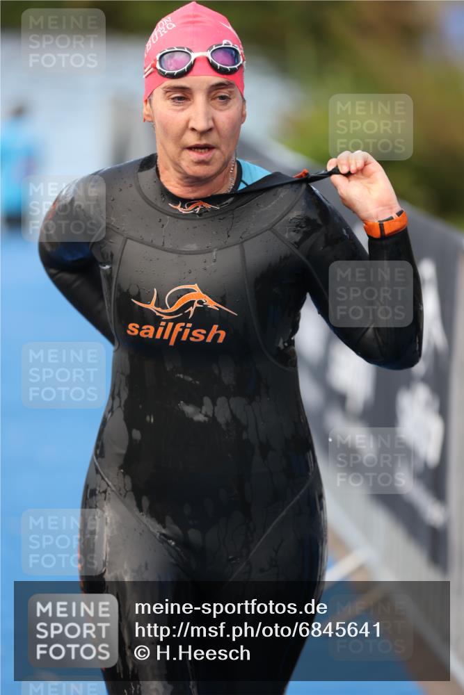 25.08.2024 - Elbe Triathlon Hamburg H.Heesch http://msf.ph/oto/6845641 25.08.2024 08:47:50 Schwimmen 119, 130, 136, 137, 144, 181, 185 meine-sportfotos.de