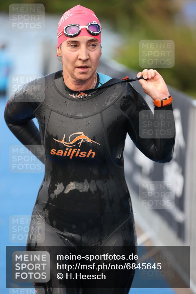 25.08.2024 - Elbe Triathlon Hamburg H.Heesch http://msf.ph/oto/6845645 25.08.2024 08:47:50 Schwimmen 119, 130, 136, 137, 144, 181, 185 meine-sportfotos.de