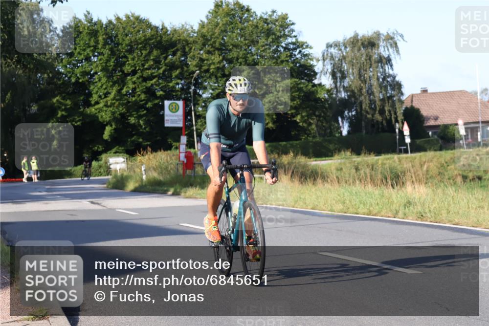 25.08.2024 - Elbe Triathlon Hamburg Fuchs,  Jonas http://msf.ph/oto/6845651 25.08.2024 09:07:01 Radfahren 243, 79, 262, 313 meine-sportfotos.de