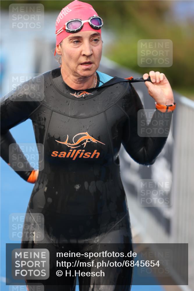 25.08.2024 - Elbe Triathlon Hamburg H.Heesch http://msf.ph/oto/6845654 25.08.2024 08:47:50 Schwimmen 119, 130, 136, 137, 144, 181, 185 meine-sportfotos.de