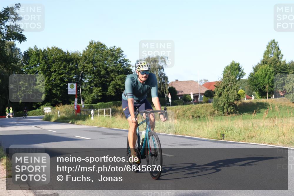 25.08.2024 - Elbe Triathlon Hamburg Fuchs,  Jonas http://msf.ph/oto/6845670 25.08.2024 09:07:02 Radfahren 79, 262, 313 meine-sportfotos.de