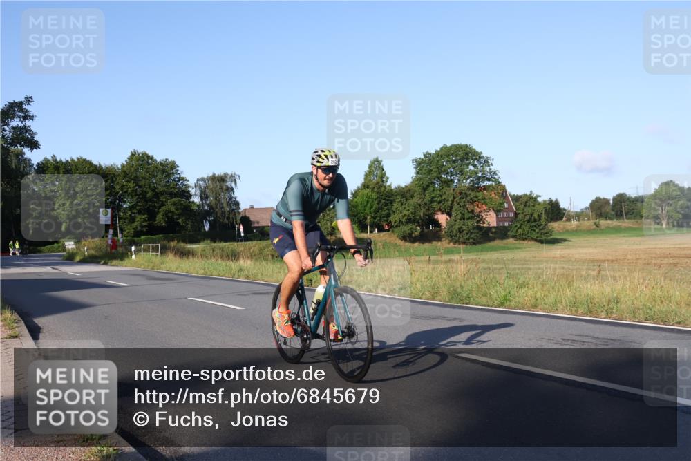 25.08.2024 - Elbe Triathlon Hamburg Fuchs,  Jonas http://msf.ph/oto/6845679 25.08.2024 09:07:02 Radfahren 79, 262, 313 meine-sportfotos.de