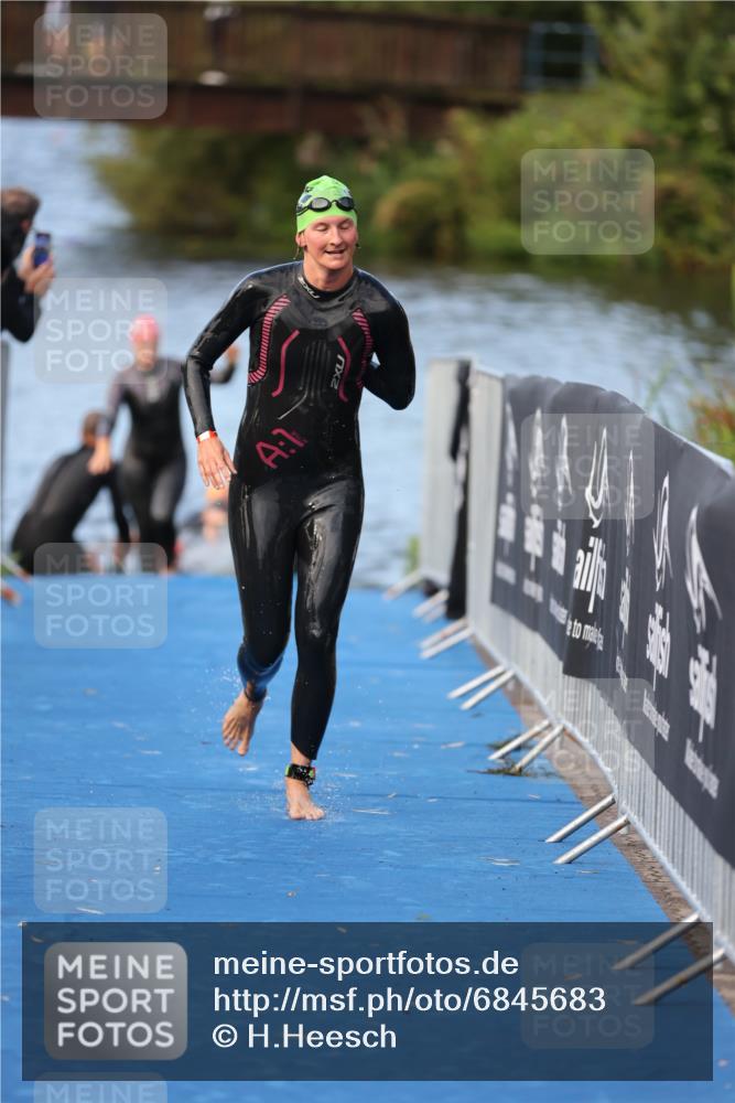 25.08.2024 - Elbe Triathlon Hamburg H.Heesch http://msf.ph/oto/6845683 25.08.2024 08:48:41 Schwimmen 114, 133, 143, 170 meine-sportfotos.de