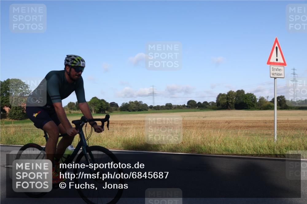 25.08.2024 - Elbe Triathlon Hamburg Fuchs,  Jonas http://msf.ph/oto/6845687 25.08.2024 09:07:02 Radfahren 79, 262, 313 meine-sportfotos.de