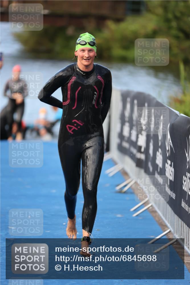 25.08.2024 - Elbe Triathlon Hamburg H.Heesch http://msf.ph/oto/6845698 25.08.2024 08:48:42 Schwimmen 114, 133, 143, 170 meine-sportfotos.de