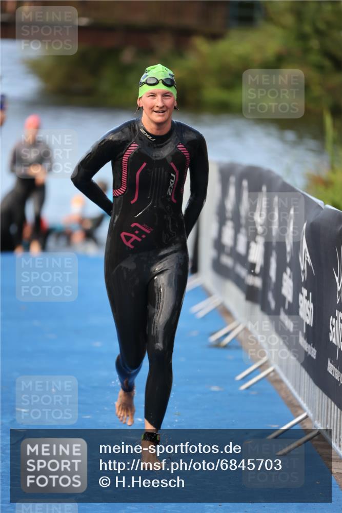 25.08.2024 - Elbe Triathlon Hamburg H.Heesch http://msf.ph/oto/6845703 25.08.2024 08:48:42 Schwimmen 114, 133, 143, 170 meine-sportfotos.de