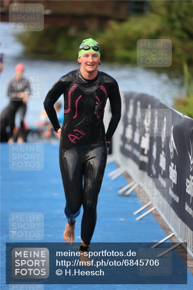 25.08.2024 - Elbe Triathlon Hamburg H.Heesch http://msf.ph/oto/6845706 25.08.2024 08:48:42 Schwimmen 114, 133, 143, 170 meine-sportfotos.de